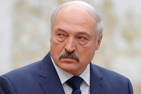 Избили и порвали одежду: подробности нападения на Лукашенко
