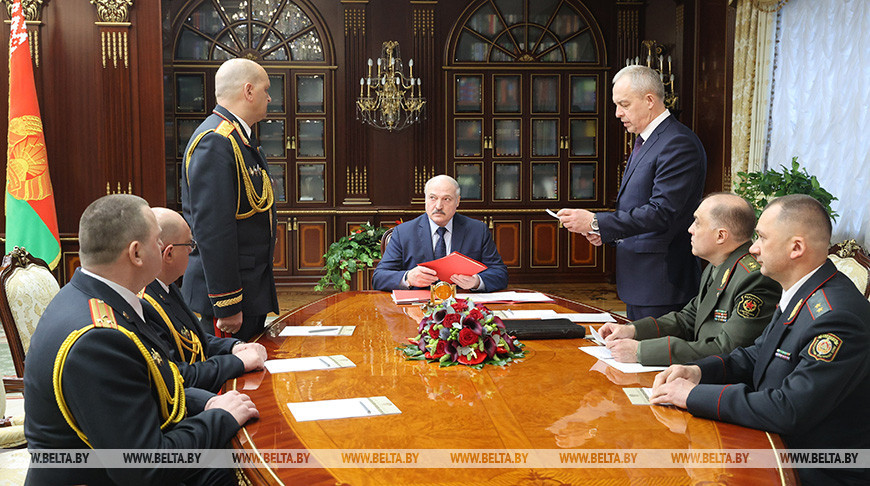 Лукашенко - милиции: церемониться мы особо не должны, защищая интересы