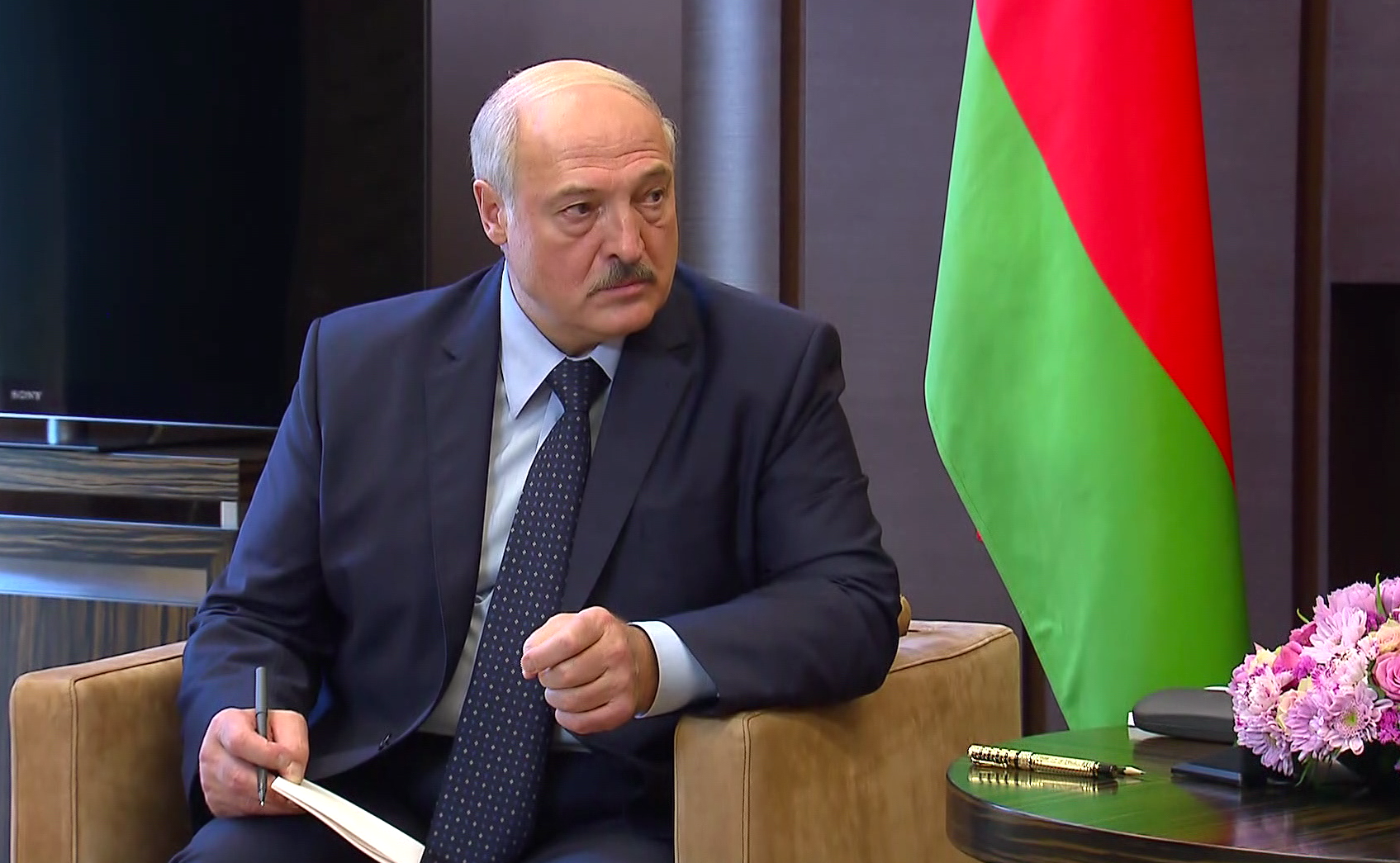 Украинские авиадиспетчеры уличили во лжи Александра Лукашенко