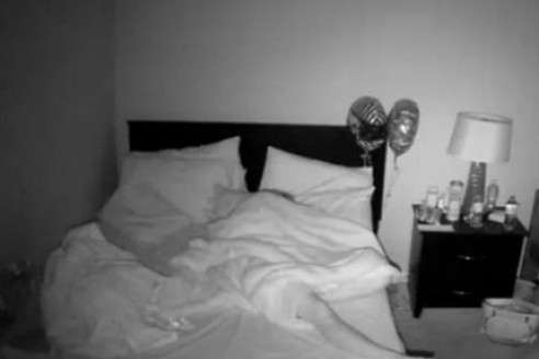 Мужчина установил дома две скрытые камеры, чтобы понять, из-за чего постоянно устает его неработающая жена