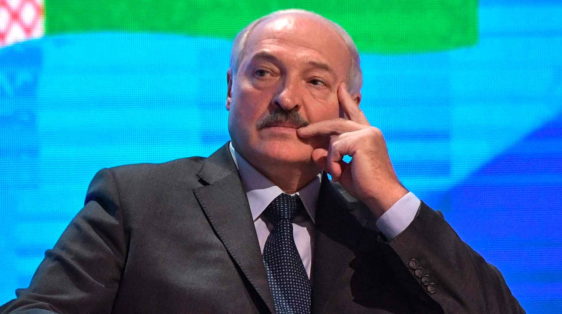 Лукашенко заявил о готовности ввести военное положение в Белоруссии