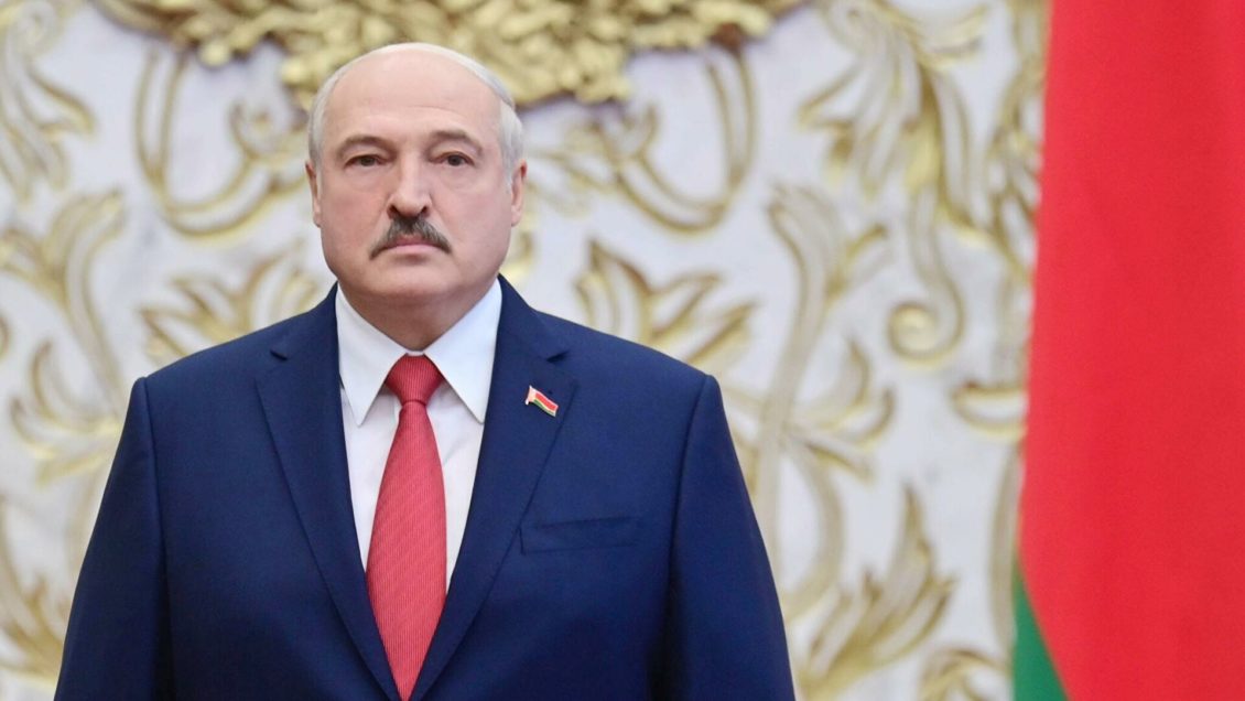 Лукашенко подписал декрет о передаче власти Совбезу