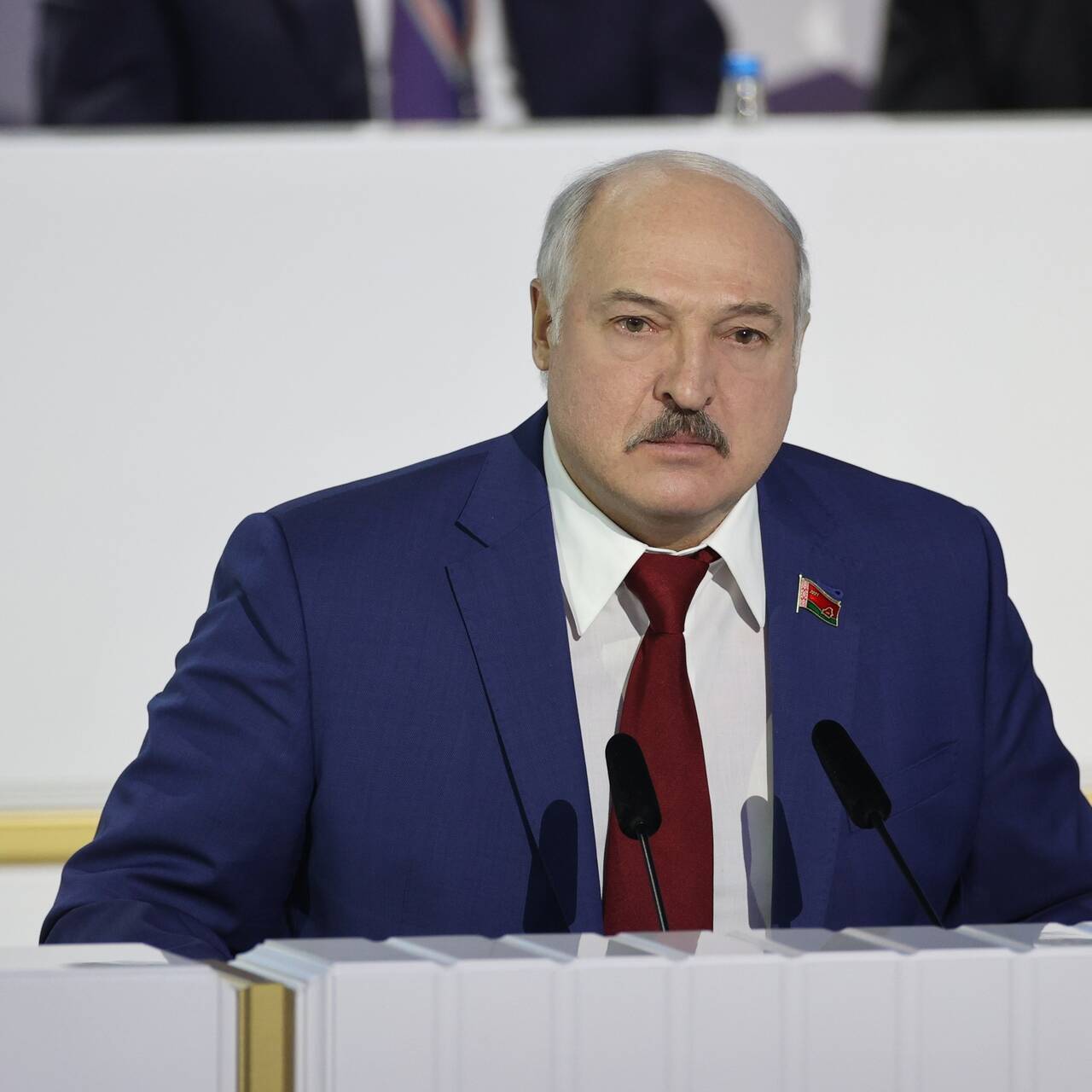 Лукашенко подписал закон, ограничивающий работу связи